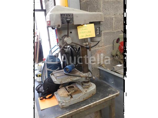 Grote foto kolomboormachine 3 reconditioneringsmachines doe het zelf en verbouw ijzerwaren en bevestigingsmiddelen