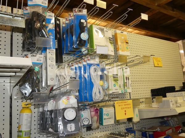 Grote foto diverse elektrische apparatuur doe het zelf en verbouw onderdelen en accessoires
