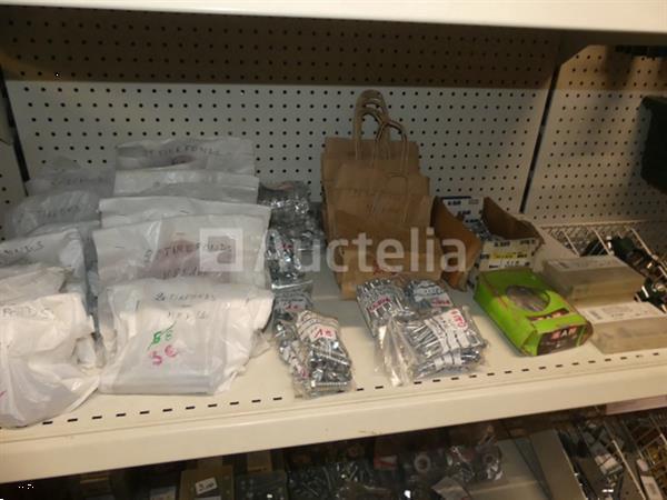 Grote foto hardware schroeven diverse bouten doe het zelf en verbouw onderdelen en accessoires