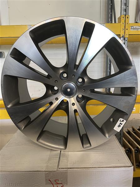 Grote foto velgen opruiming laatste set van vier en stuks auto onderdelen banden en velgen