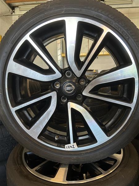 Grote foto velgen opruiming laatste set van vier en stuks auto onderdelen banden en velgen