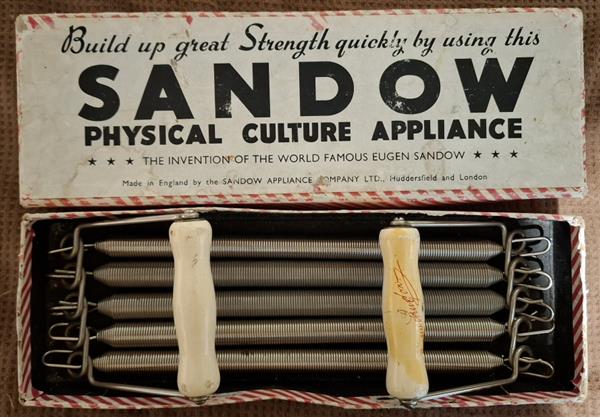 Grote foto the sandow steel chest expander in box antiek en kunst overige in antiek gebruiksvoorwerpen