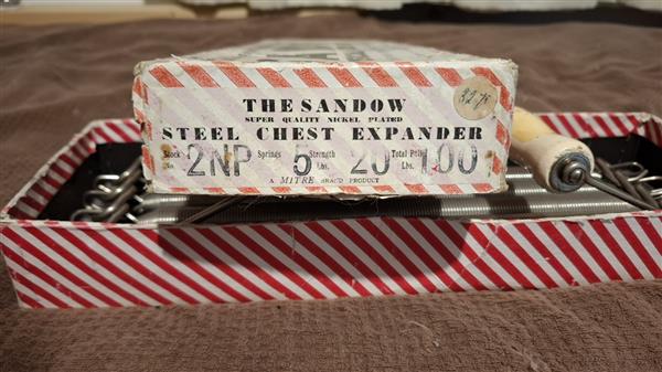 Grote foto the sandow steel chest expander in box antiek en kunst overige in antiek gebruiksvoorwerpen