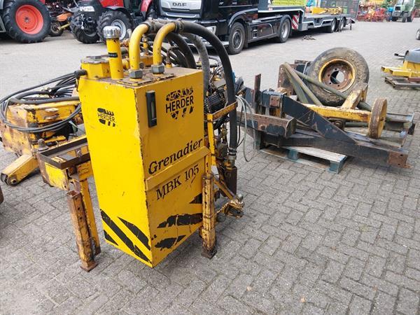 Grote foto herder grenadier mbk 105 maaiarm agrarisch maaiers