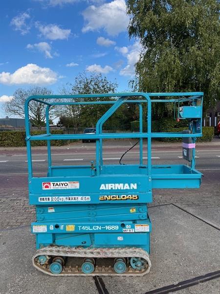 Grote foto gebruikte schaarhoogwerker op rups airman encl045 doe het zelf en verbouw hoogwerkers