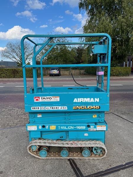Grote foto gebruikte schaarhoogwerker op rups airman encl045 doe het zelf en verbouw hoogwerkers
