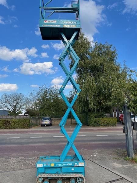 Grote foto gebruikte schaarhoogwerker op rups airman encl045 doe het zelf en verbouw hoogwerkers