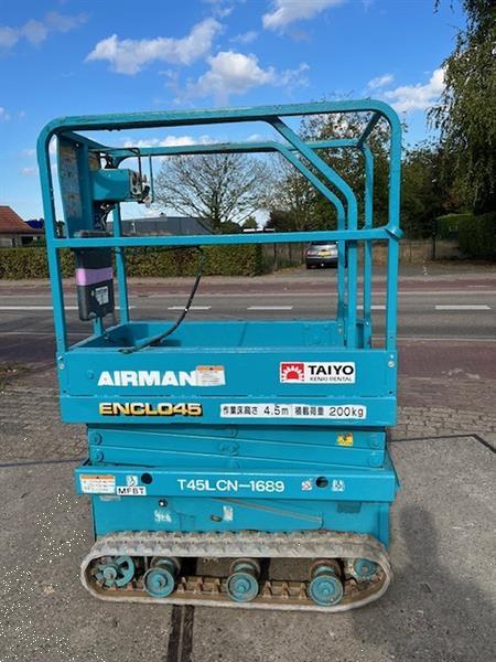 Grote foto gebruikte schaarhoogwerker op rups airman encl045 doe het zelf en verbouw hoogwerkers