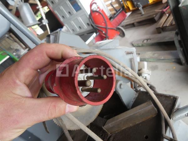 Grote foto metalen kettingzaag doe het zelf en verbouw ijzerwaren en bevestigingsmiddelen