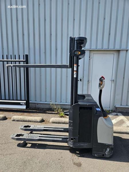 Grote foto crown es 4000 eletrische stapelaar met steunarm doe het zelf en verbouw hefwerktuigen