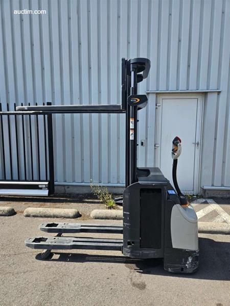 Grote foto crown es 4000 eletrische stapelaar met steunarm doe het zelf en verbouw hefwerktuigen