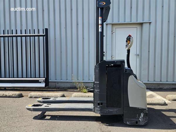 Grote foto crown es 4000 eletrische stapelaar met steunarm doe het zelf en verbouw hefwerktuigen