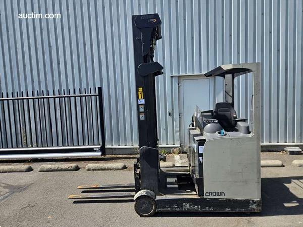 Grote foto crown esr 4000 reachtruck onbekend doe het zelf en verbouw hefwerktuigen