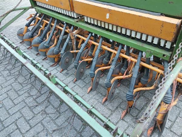 Grote foto amazone d7 30e zaaimachine met schijven 31 pijpen agrarisch zaaimachines