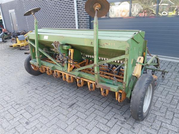 Grote foto amazone d7 30e zaaimachine met schijven 31 pijpen agrarisch zaaimachines