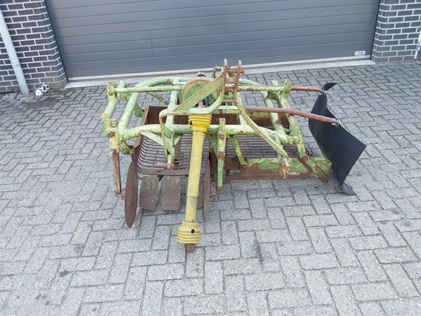 Grote foto aardappelrooier voorraadrooier 1 rij agrarisch aardappelpootmachines
