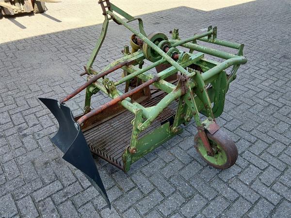 Grote foto aardappelrooier voorraadrooier 1 rij agrarisch aardappelpootmachines