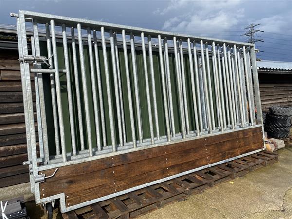 Grote foto voerwand paardenboxen 4 90 meter breed 3 stuks agrarisch stallen