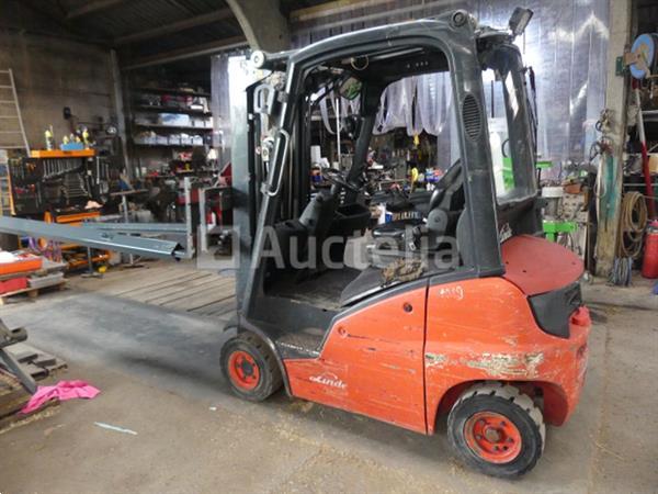 Grote foto vorkheftruck met roterende kop linde h16d agrarisch heftrucks