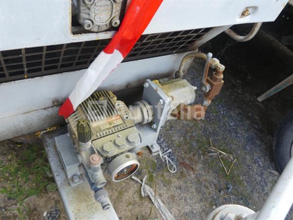 Grote foto getrokken betonpomp agrarisch mestpompen