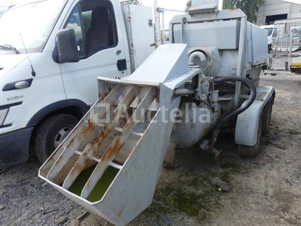 Grote foto getrokken betonpomp agrarisch mestpompen