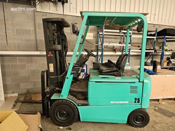 Grote foto mitsubishi fb25k elektrische heftruck 2003 agrarisch heftrucks