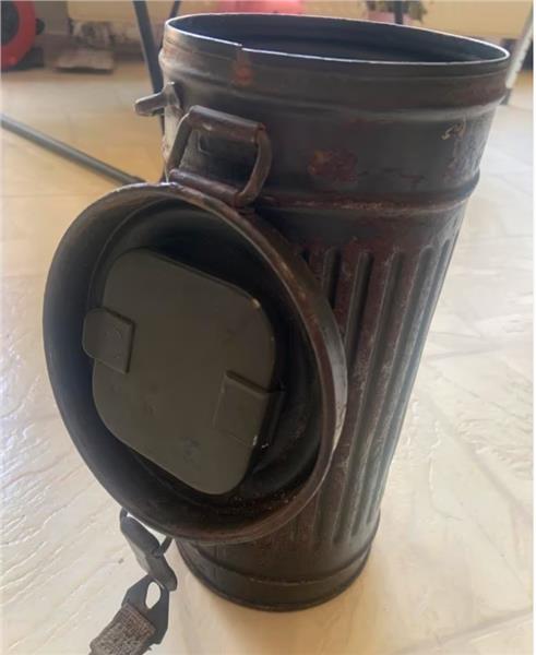 Grote foto gasmasker met bus nette staat verzamelen militaria algemeen
