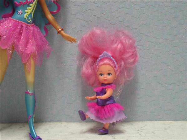 Grote foto fairytopia mermaidia barbie mattel met kinderfee kinderen en baby poppen