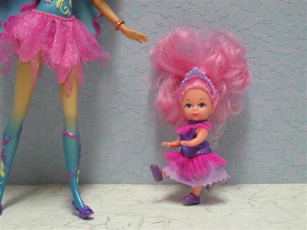 Grote foto fairytopia mermaidia barbie mattel met kinderfee kinderen en baby poppen