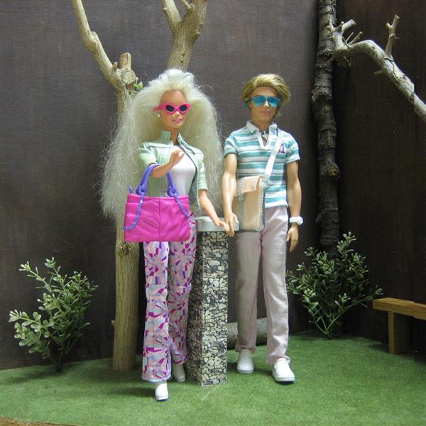 Grote foto jaren 90 barbie met oorbellen en ken in de stad kinderen en baby poppen