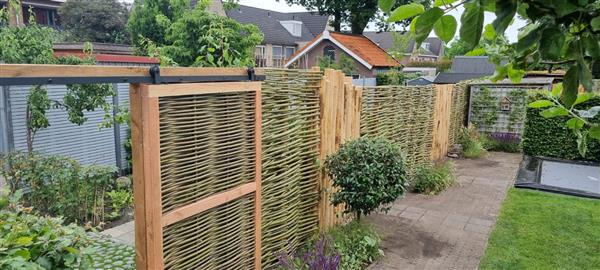 Grote foto wilgentenen schutting tuin en terras hekken en schuttingen