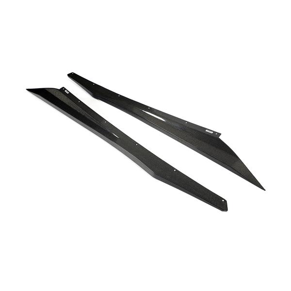Grote foto dit betreft een corvette c8 carbon side skirt extensions addons auto onderdelen tuning en styling