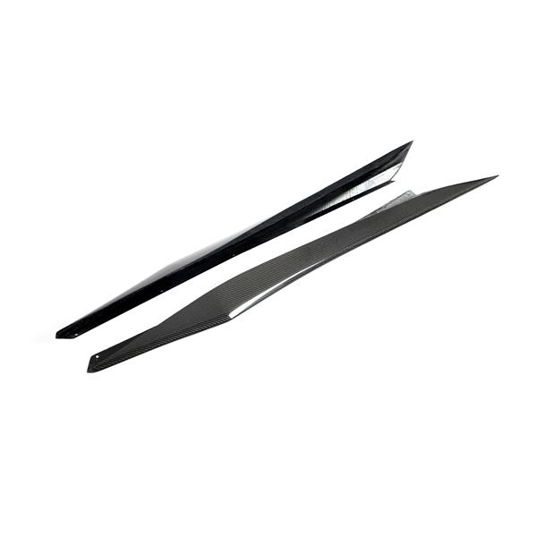 Grote foto dit betreft een corvette c8 carbon side skirt extensions addons auto onderdelen tuning en styling
