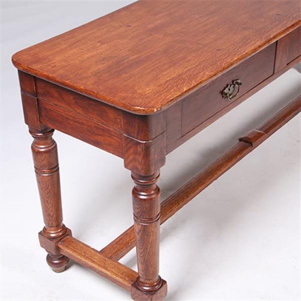 Grote foto doorleefde lange sidetable met 3 laden op gedraaide poten no.331510 antiek en kunst stoelen en banken