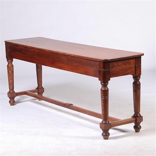 Grote foto doorleefde lange sidetable met 3 laden op gedraaide poten no.331510 antiek en kunst stoelen en banken