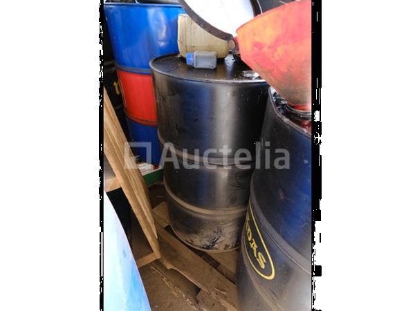 Grote foto 8 lege metalen olievaten doe het zelf en verbouw gereedschappen en machines
