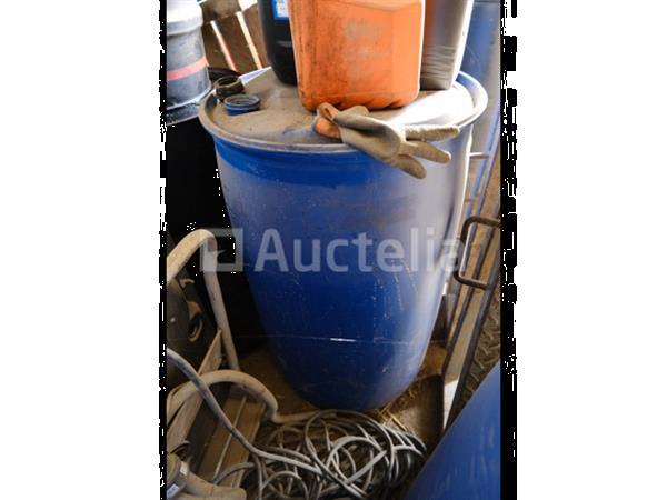Grote foto 8 lege metalen olievaten doe het zelf en verbouw gereedschappen en machines