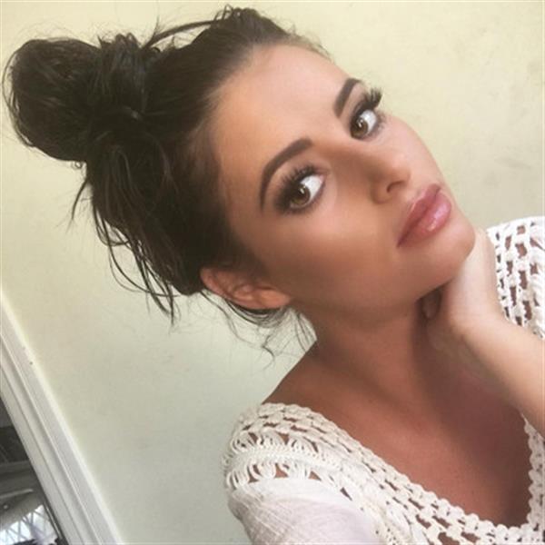 Grote foto op zoek naar een stabiele relatie contacten en berichten vrouw zoekt man