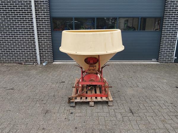 Grote foto vicon kunstmeststrooier pendelstrooier agrarisch kunstmestrooiers