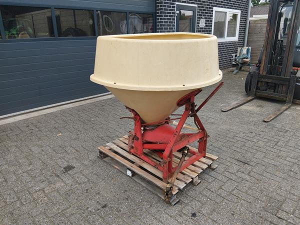 Grote foto vicon kunstmeststrooier pendelstrooier agrarisch kunstmestrooiers