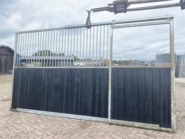 Grote foto paardenboxen 1 x 5 meter 2 x 4 meter breed. agrarisch stallen