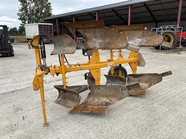 Grote foto panter diepploeg agrarisch ploegen