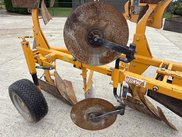 Grote foto panter diepploeg agrarisch ploegen