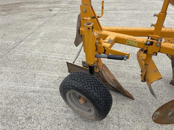 Grote foto panter diepploeg agrarisch ploegen