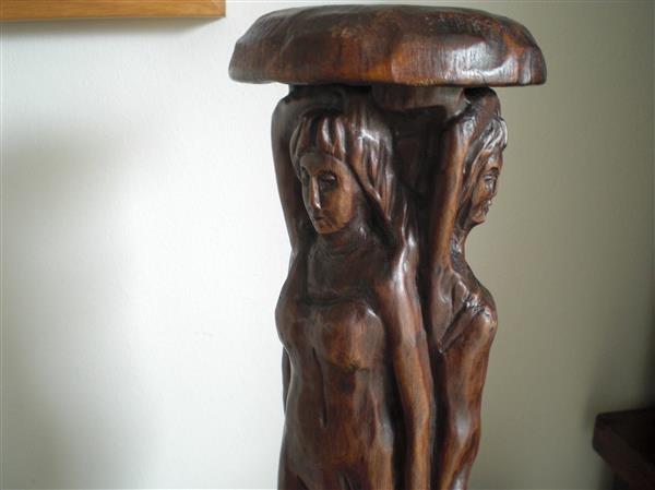 Grote foto houten beeldhoutwerken zuil antiek en kunst beelden houtsnijwerken