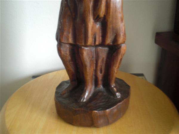 Grote foto houten beeldhoutwerken zuil antiek en kunst beelden houtsnijwerken