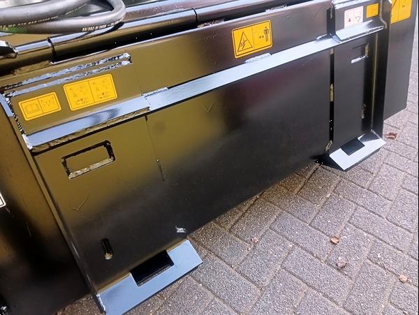 Grote foto veegborstel met opvangbak unused agrarisch tractor toebehoren
