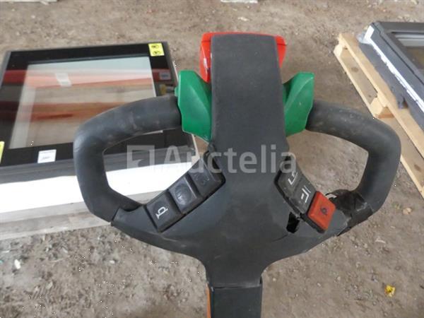 Grote foto pallettruck bij jungheinrich eje225 doe het zelf en verbouw hefwerktuigen