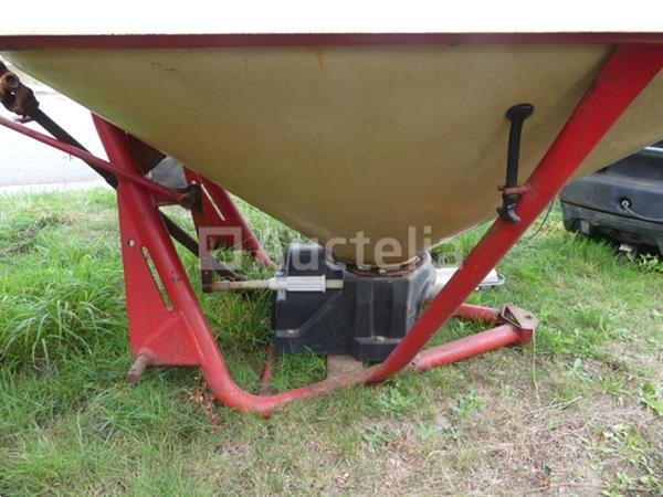 Grote foto zoutstrooier op 3 punts chassis merk en model onbekend agrarisch zaaimachines