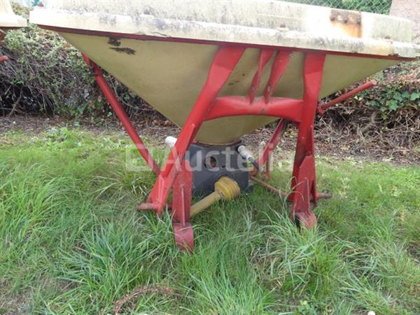 Grote foto zoutstrooier op 3 punts chassis merk en model onbekend agrarisch zaaimachines
